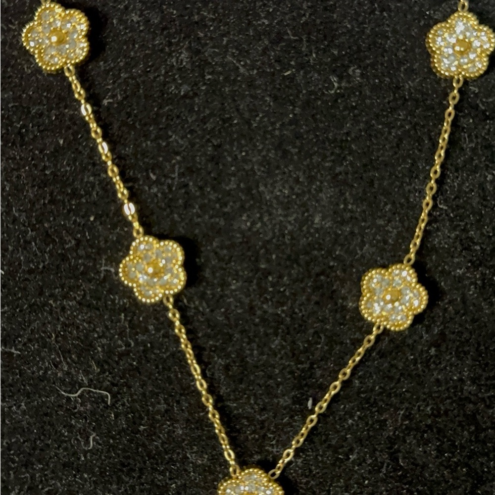Elegant Gold Floral necklace 18k gold plated stainless steel waterproof